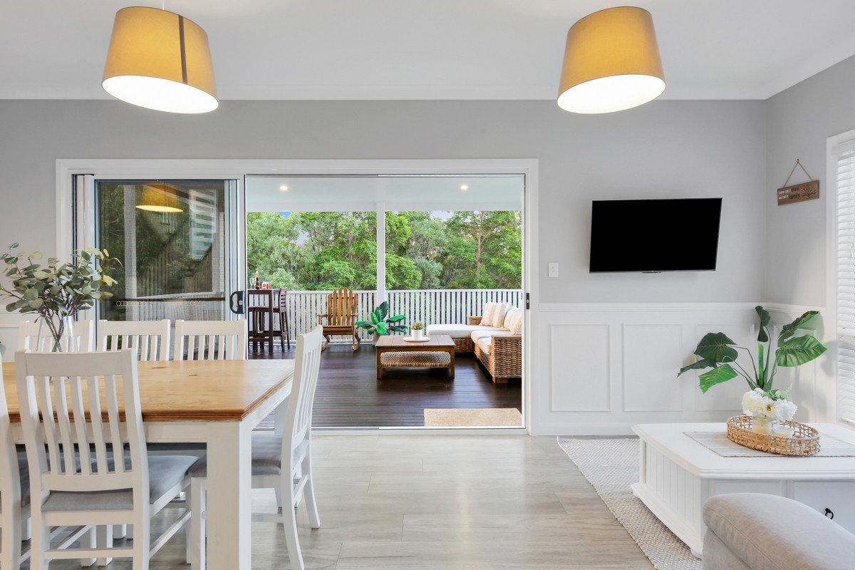 24 Kingcrest Drive Reedy Creek 5