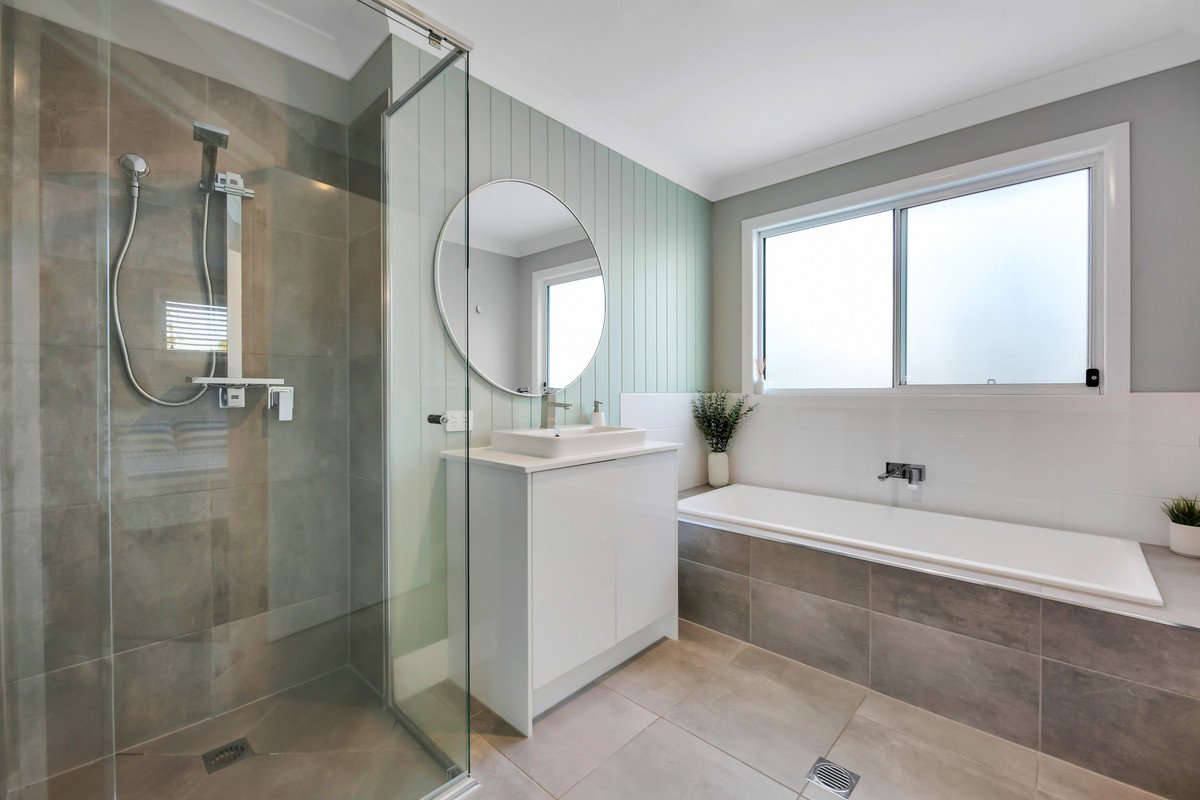 24 Kingcrest Drive Reedy Creek 33