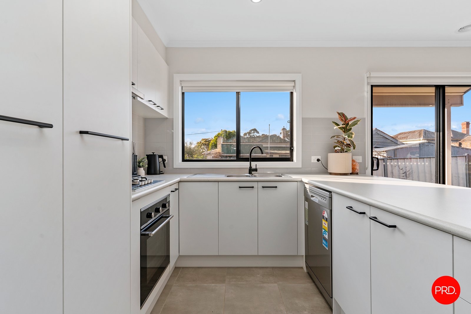 2/4 Kneebone Street EAGLEHAWK 4
