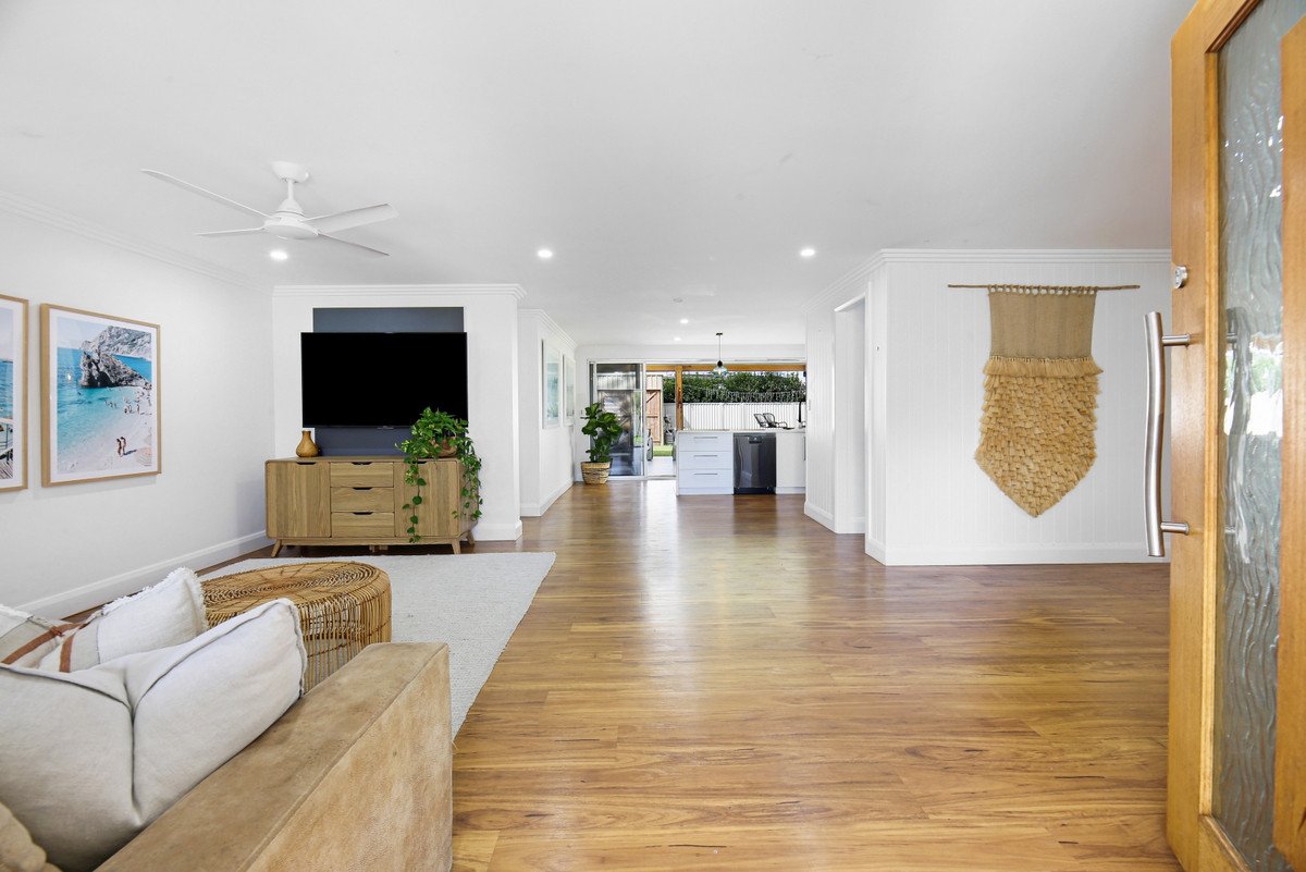 24 Kurrajong Court Palm Beach 11