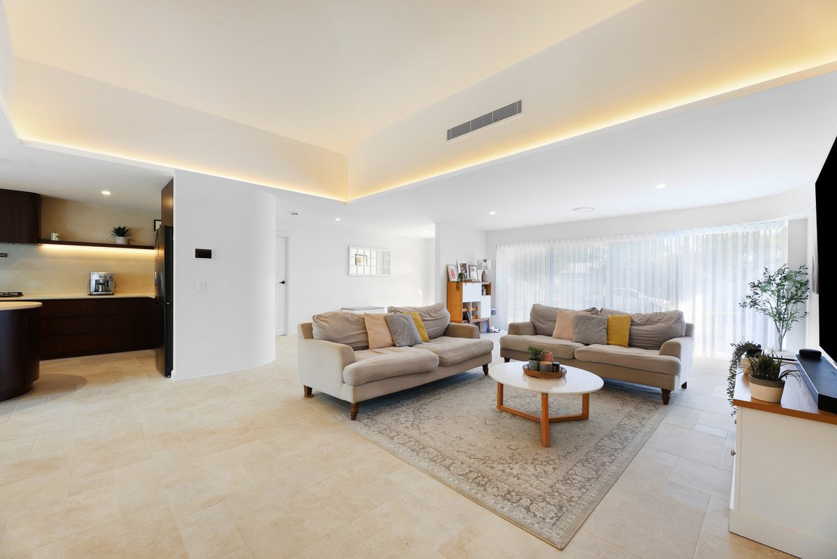 24 Kurrajong Court Palm Beach 9