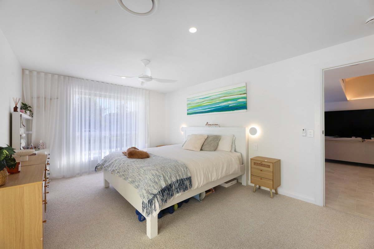 24 Kurrajong Court Palm Beach 13