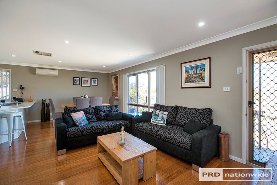 24 Lancaster Avenue TAMWORTH 4