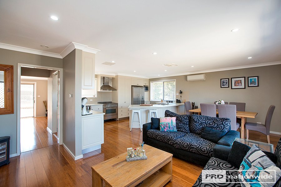 24 Lancaster Avenue TAMWORTH 5