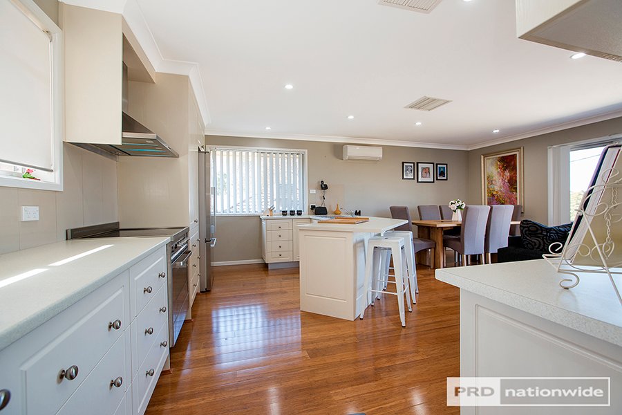 24 Lancaster Avenue TAMWORTH 7