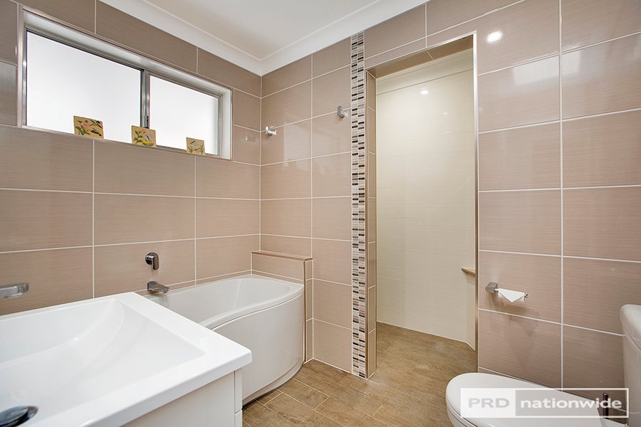 24 Lancaster Avenue TAMWORTH 9