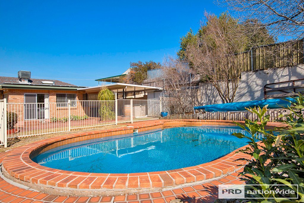 24 Lancaster Avenue TAMWORTH 13