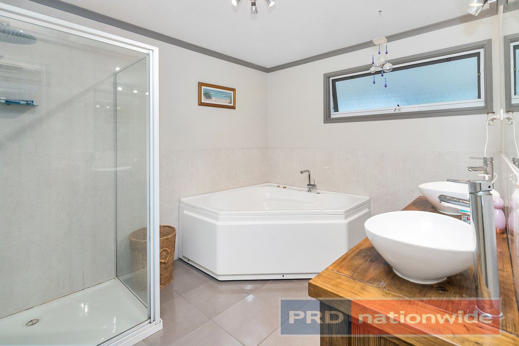 24 Leigh Court DEREEL 8