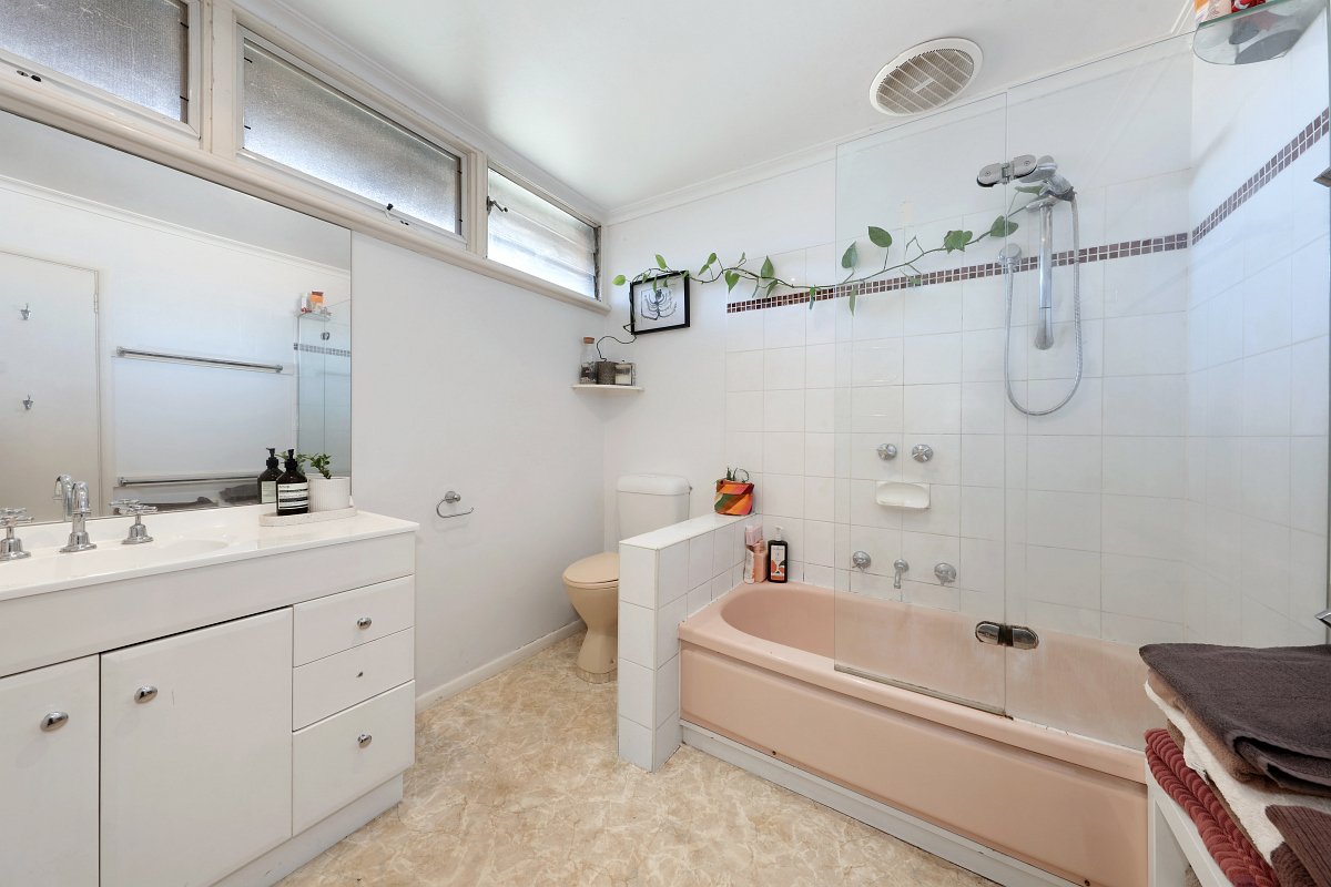 Gallery: 24 Lesden Street