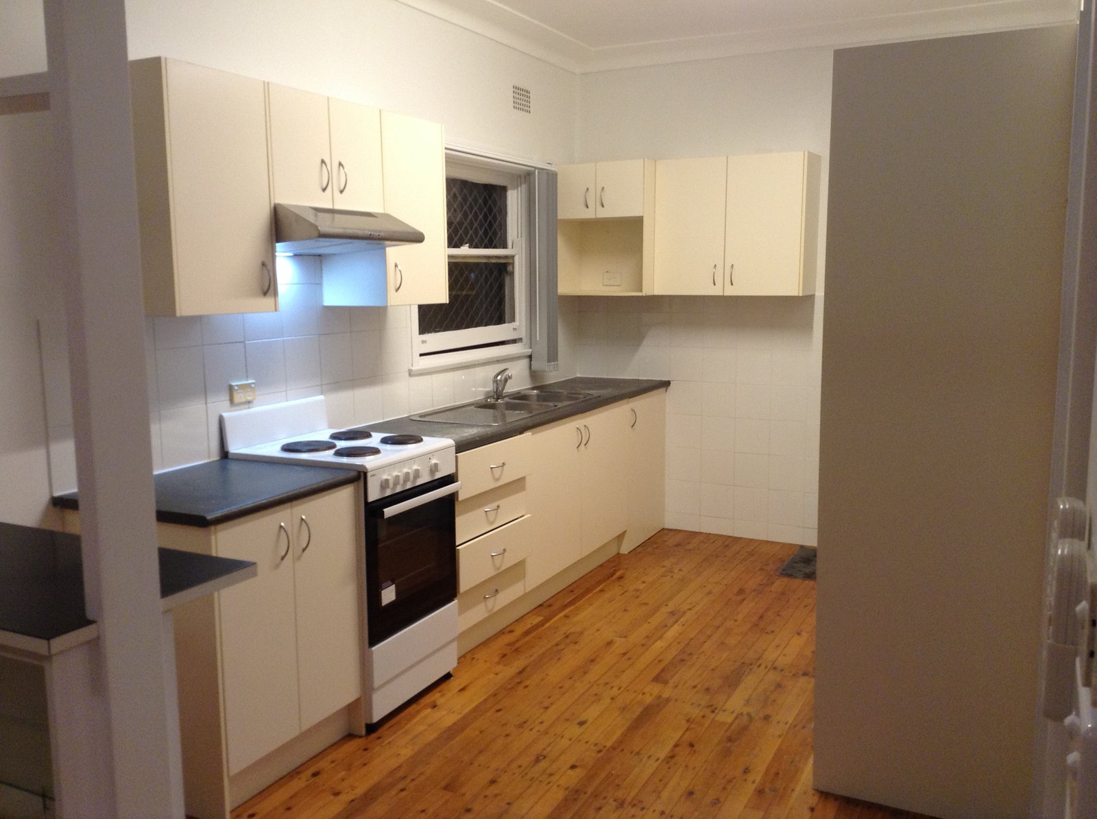 24 Lesley Crescent MORTDALE 3