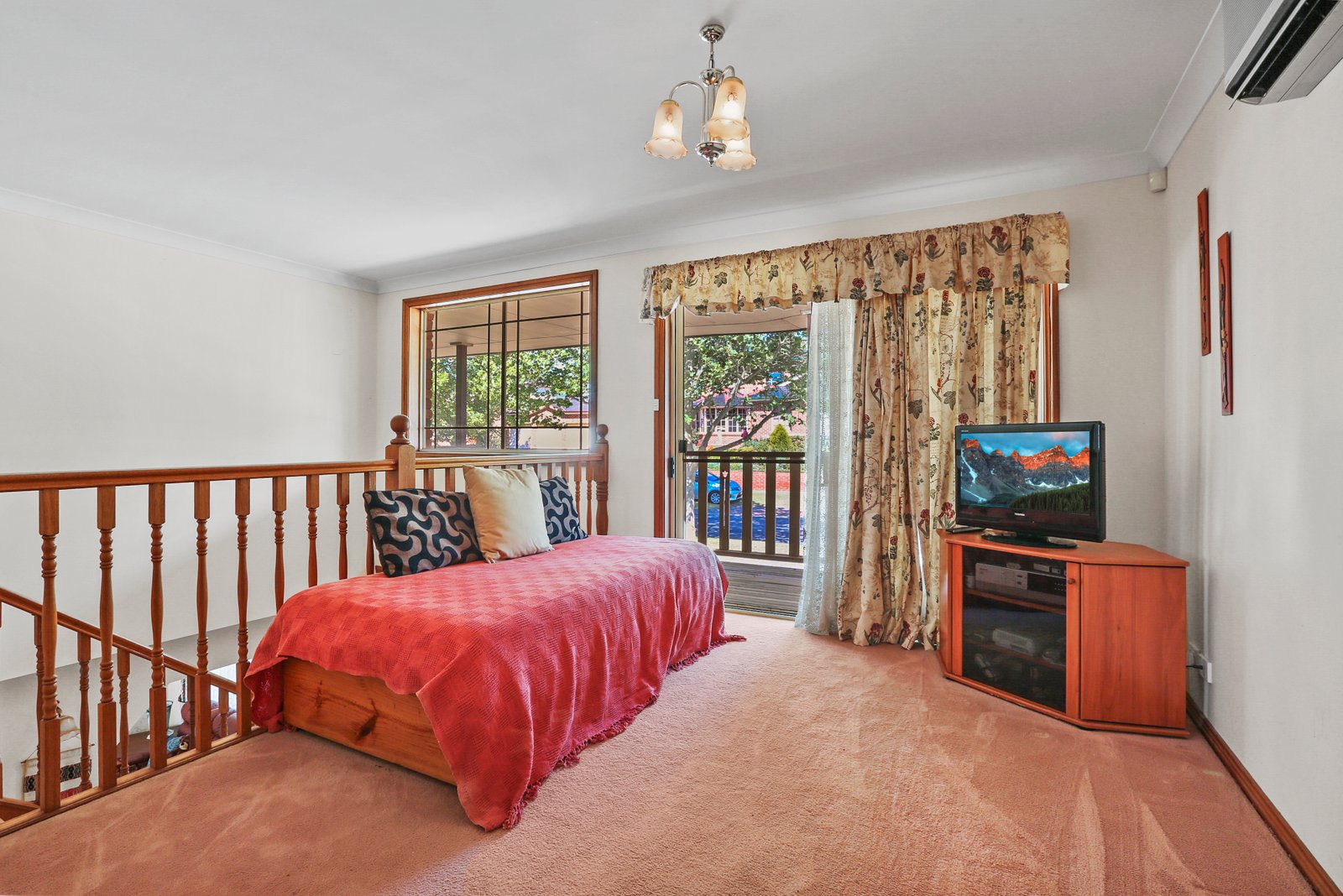 24 Lucas Drive HORSLEY 7