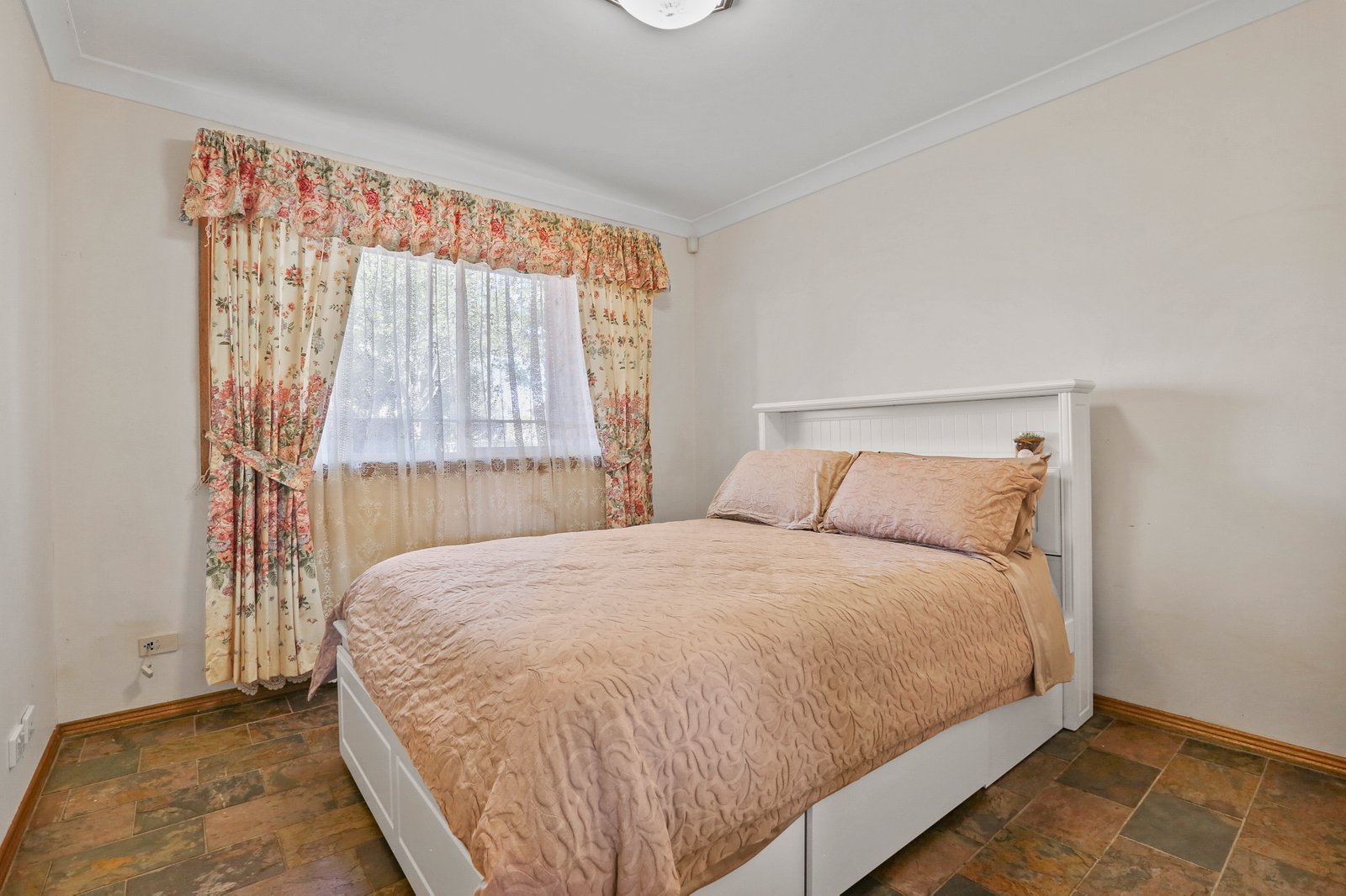 24 Lucas Drive HORSLEY 8