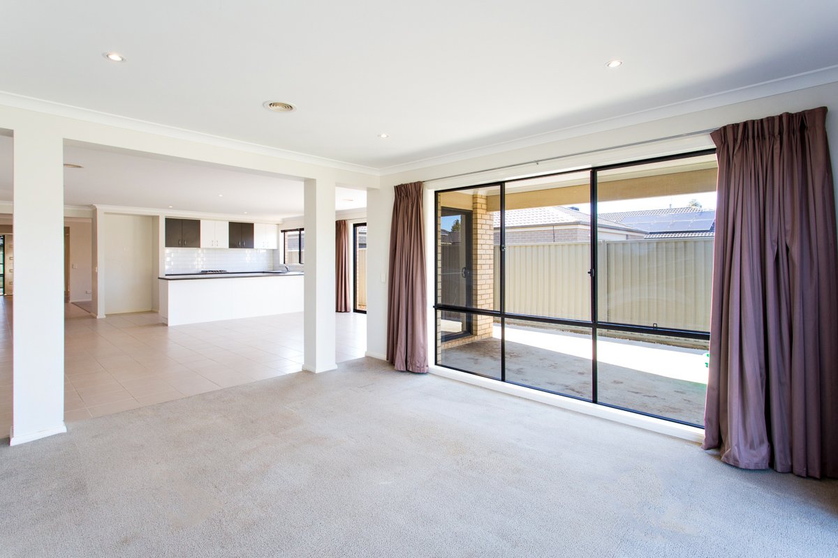 Gallery: 24 Macquarie Close