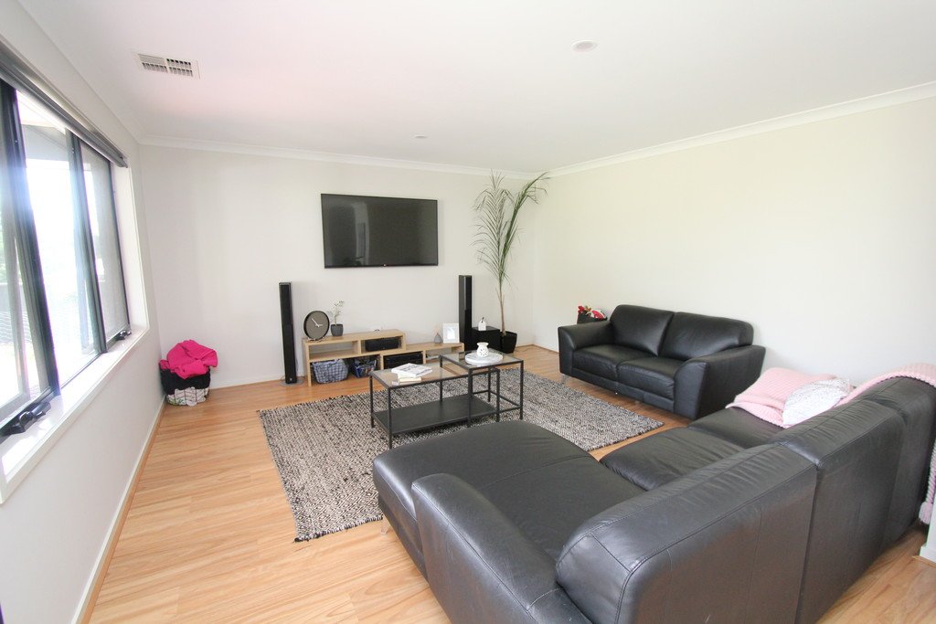 2/4 Madelia Court MOUNT PLEASANT 2