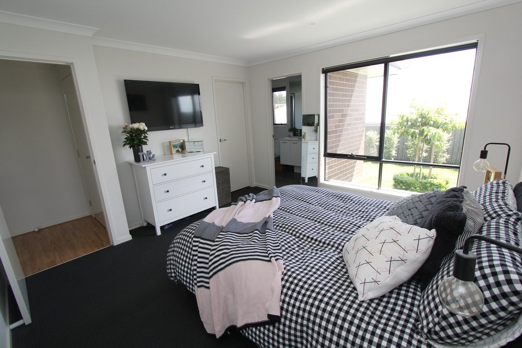 2/4 Madelia Court MOUNT PLEASANT 11