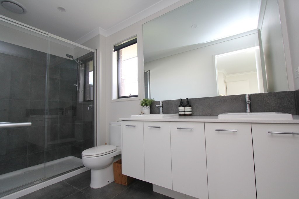 2/4 Madelia Court MOUNT PLEASANT 12