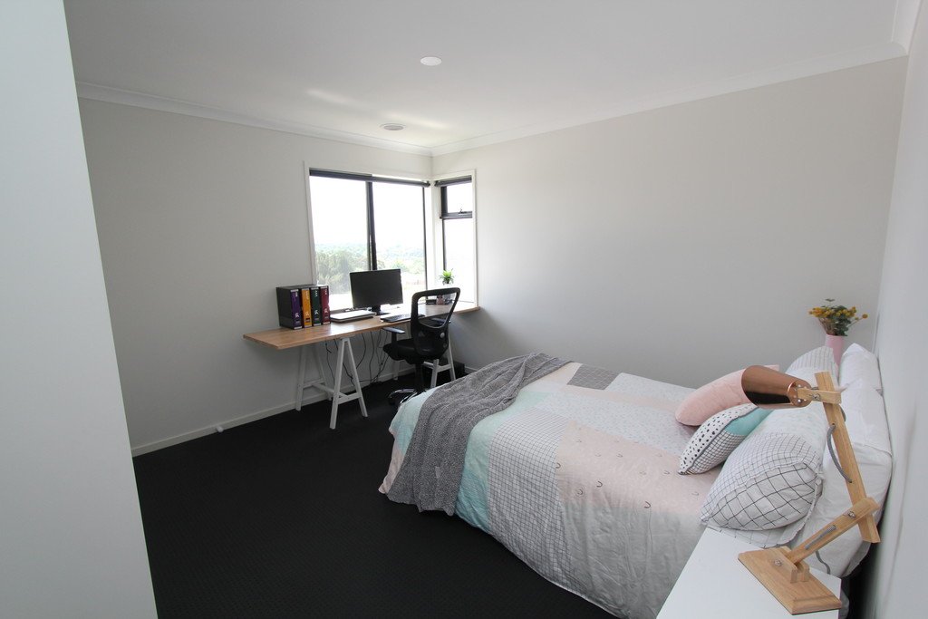 2/4 Madelia Court MOUNT PLEASANT 15