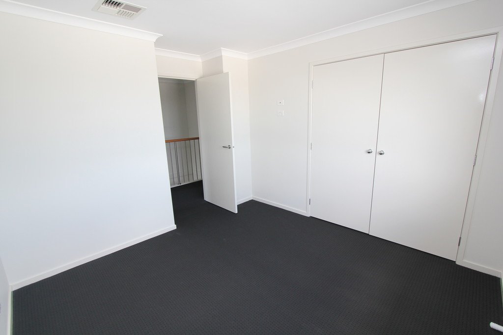 2/4 Madelia Court MOUNT PLEASANT 16
