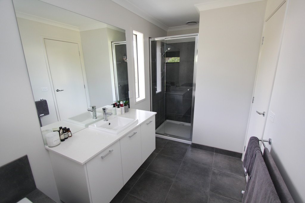 2/4 Madelia Court MOUNT PLEASANT 17
