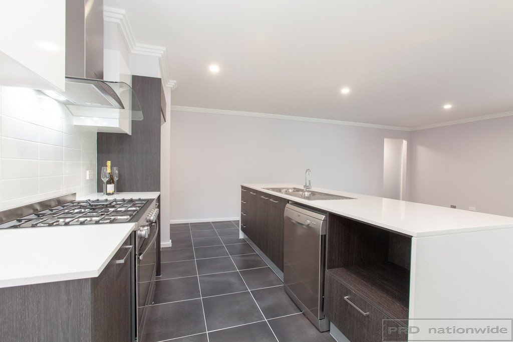 24 Majestic Road LARGS 3