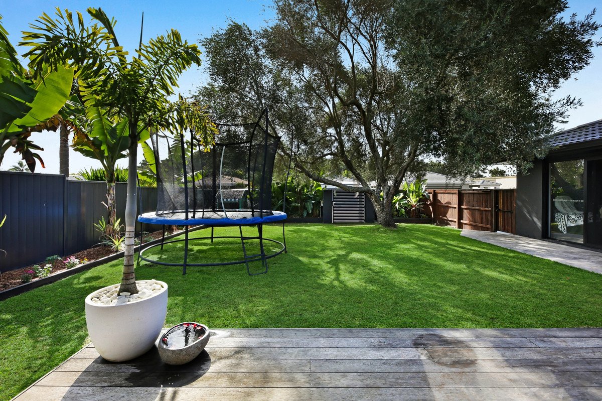 24 Manakin Avenue Burleigh Waters 11