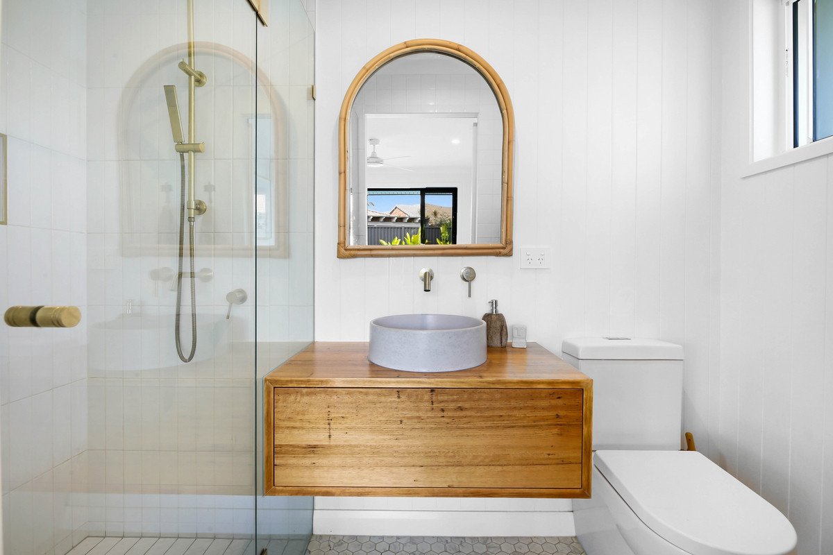 24 Manakin Avenue Burleigh Waters 13