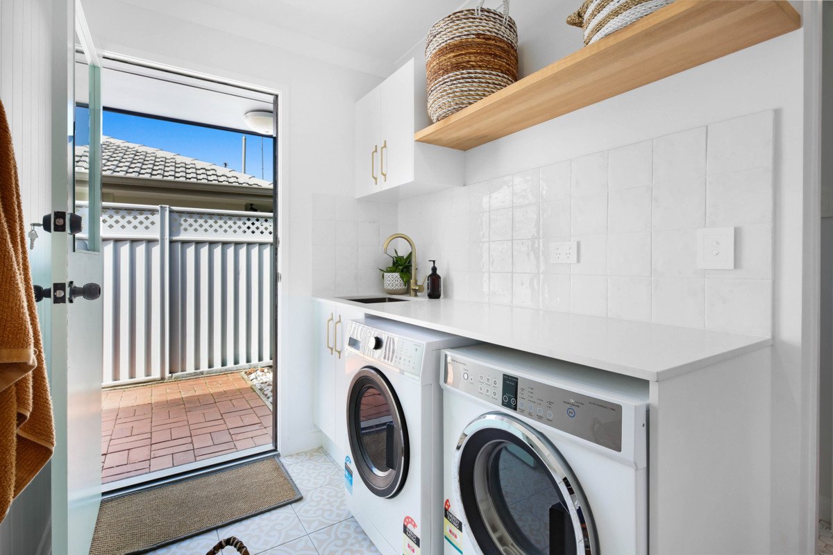 24 Manakin Avenue Burleigh Waters 19