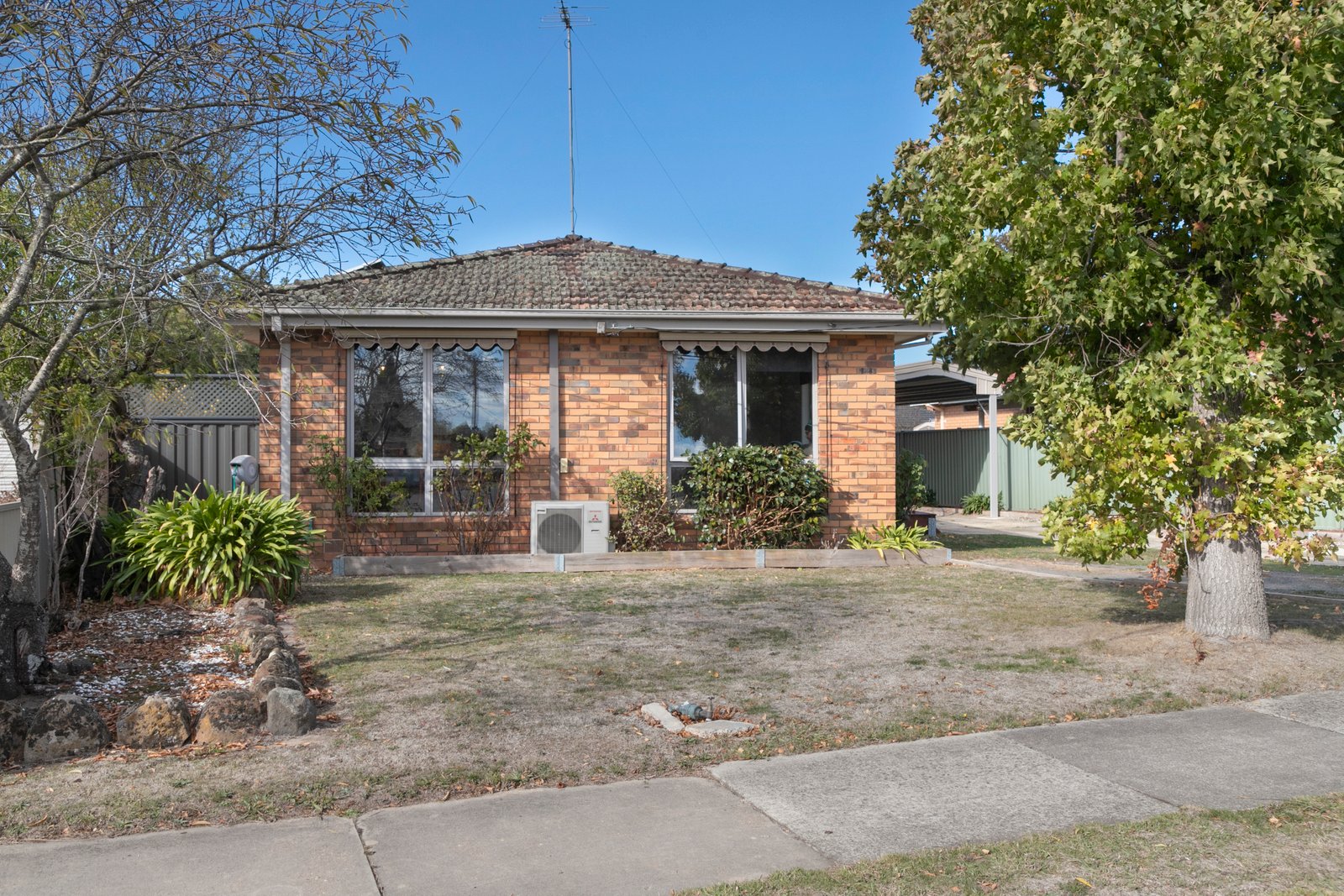 24 Manneville Street WENDOUREE 2