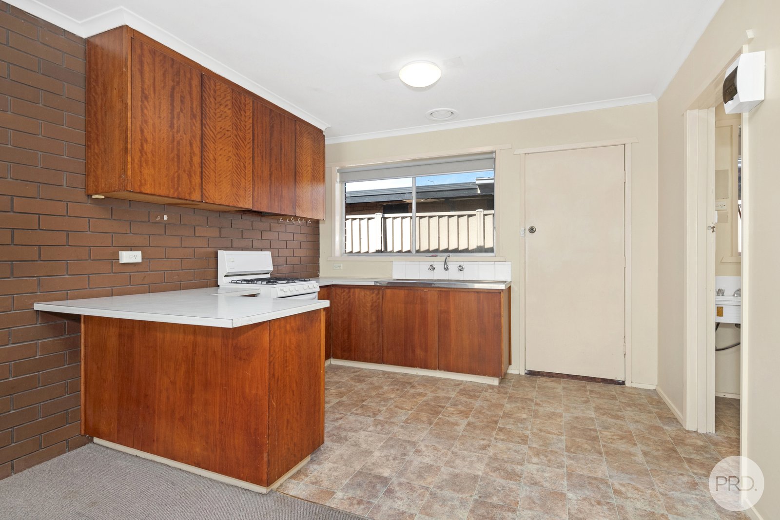2/4 Marie Crescent WENDOUREE 4