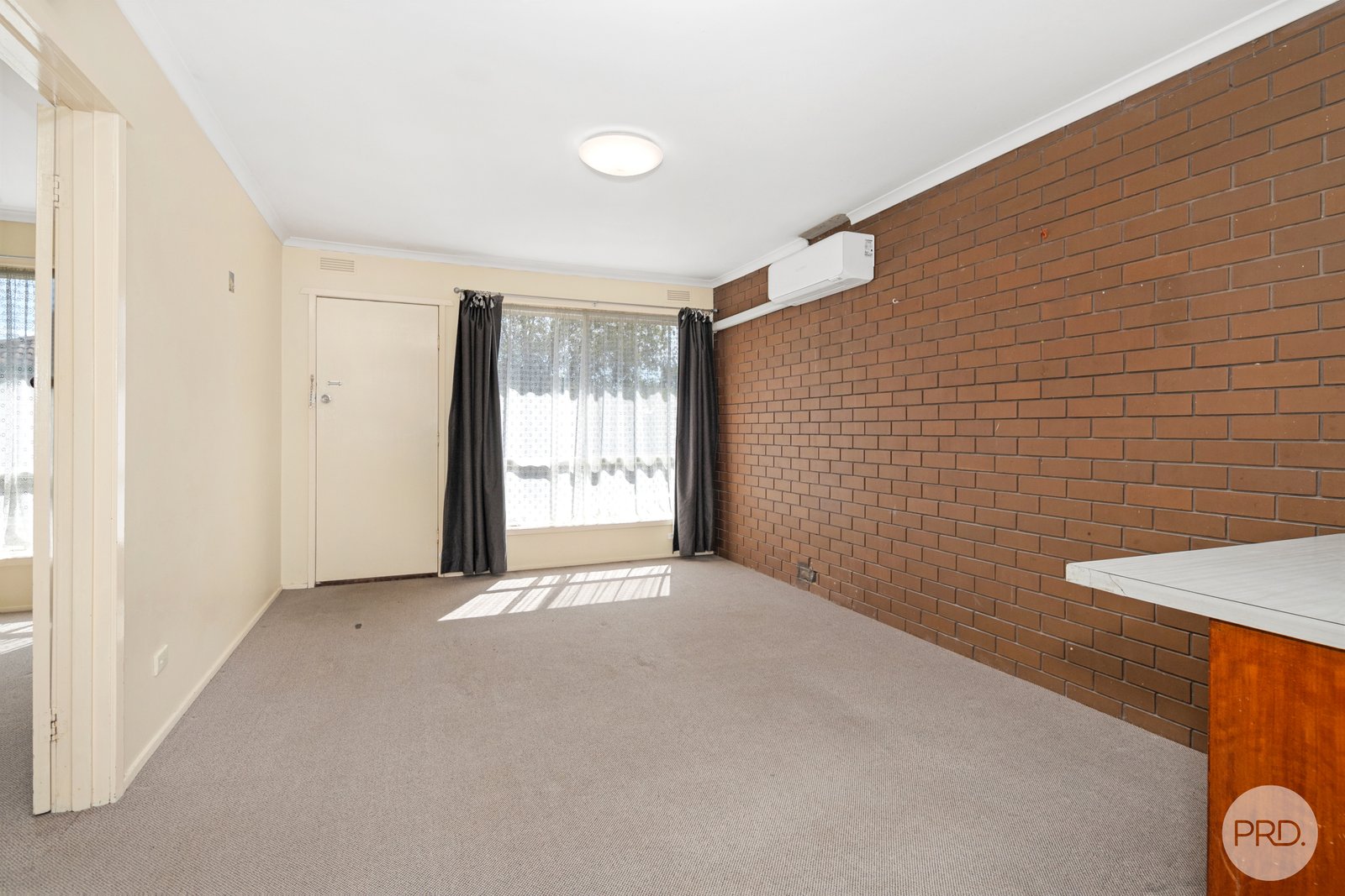 2/4 Marie Crescent WENDOUREE 5
