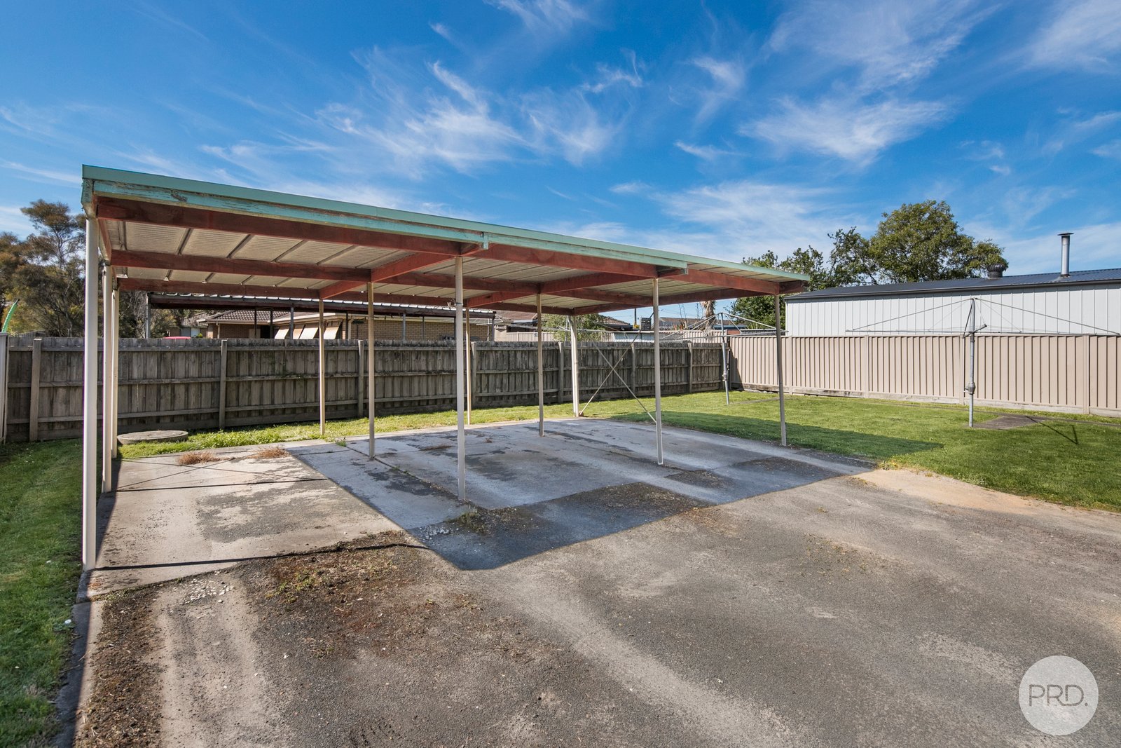 2/4 Marie Crescent WENDOUREE 9