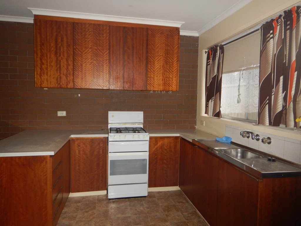 2/4 Marie Crescent WENDOUREE 3