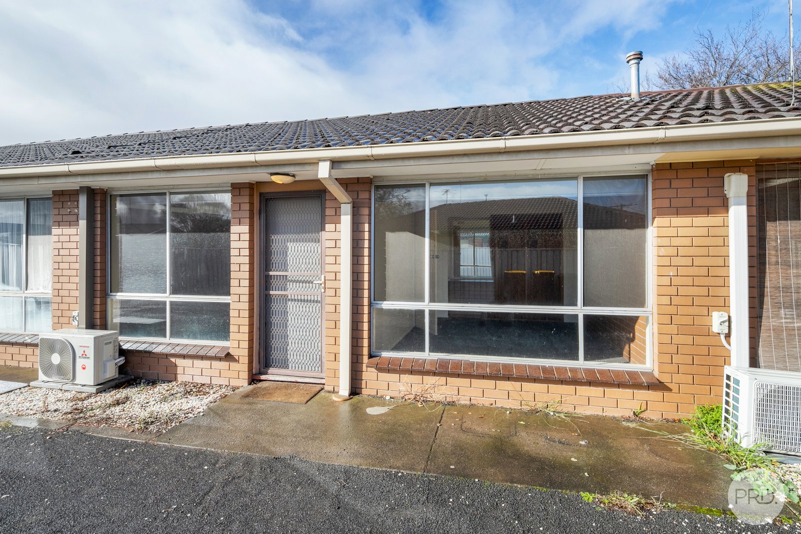 2/4 Marie Crescent WENDOUREE 1