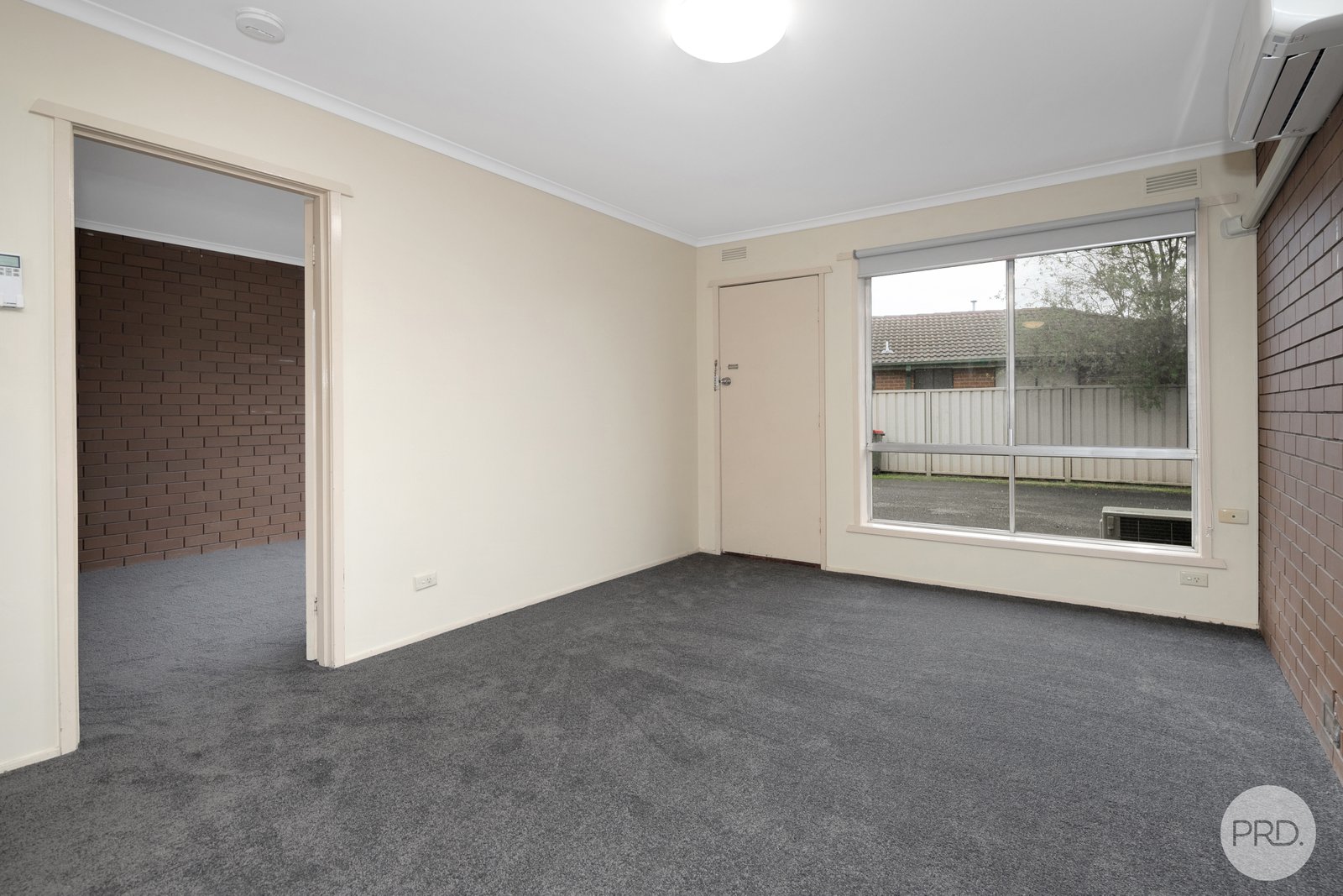 2/4 Marie Crescent WENDOUREE 3