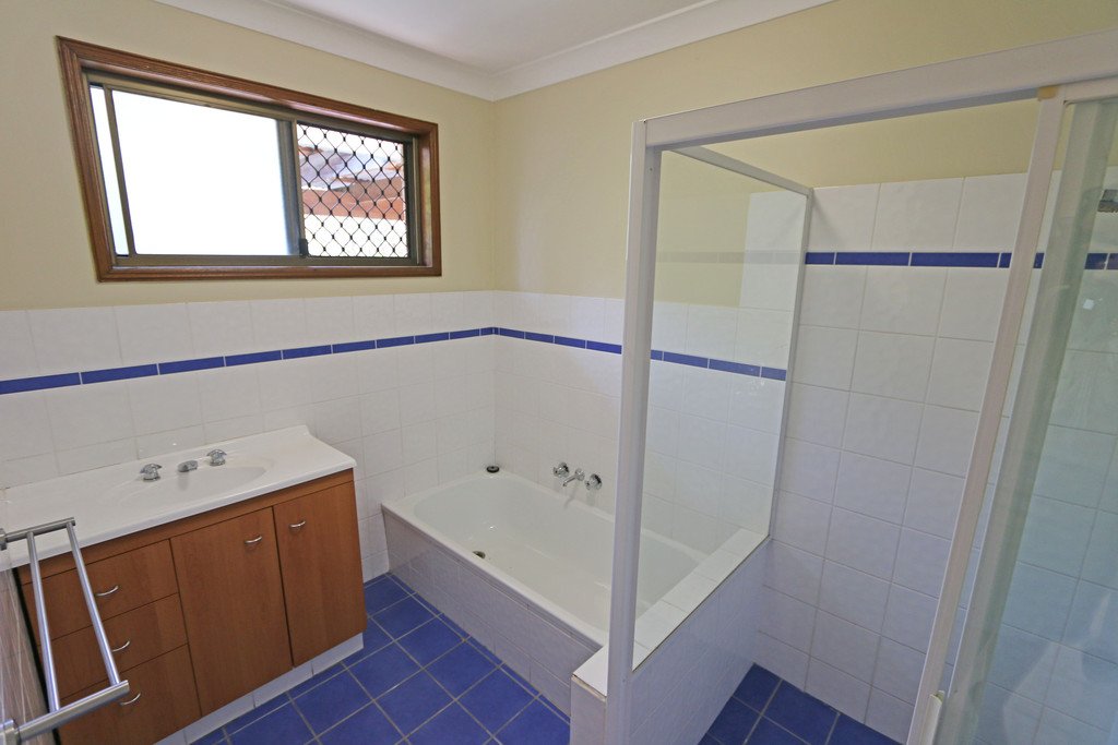 24 McCowan Street ASHMORE 8