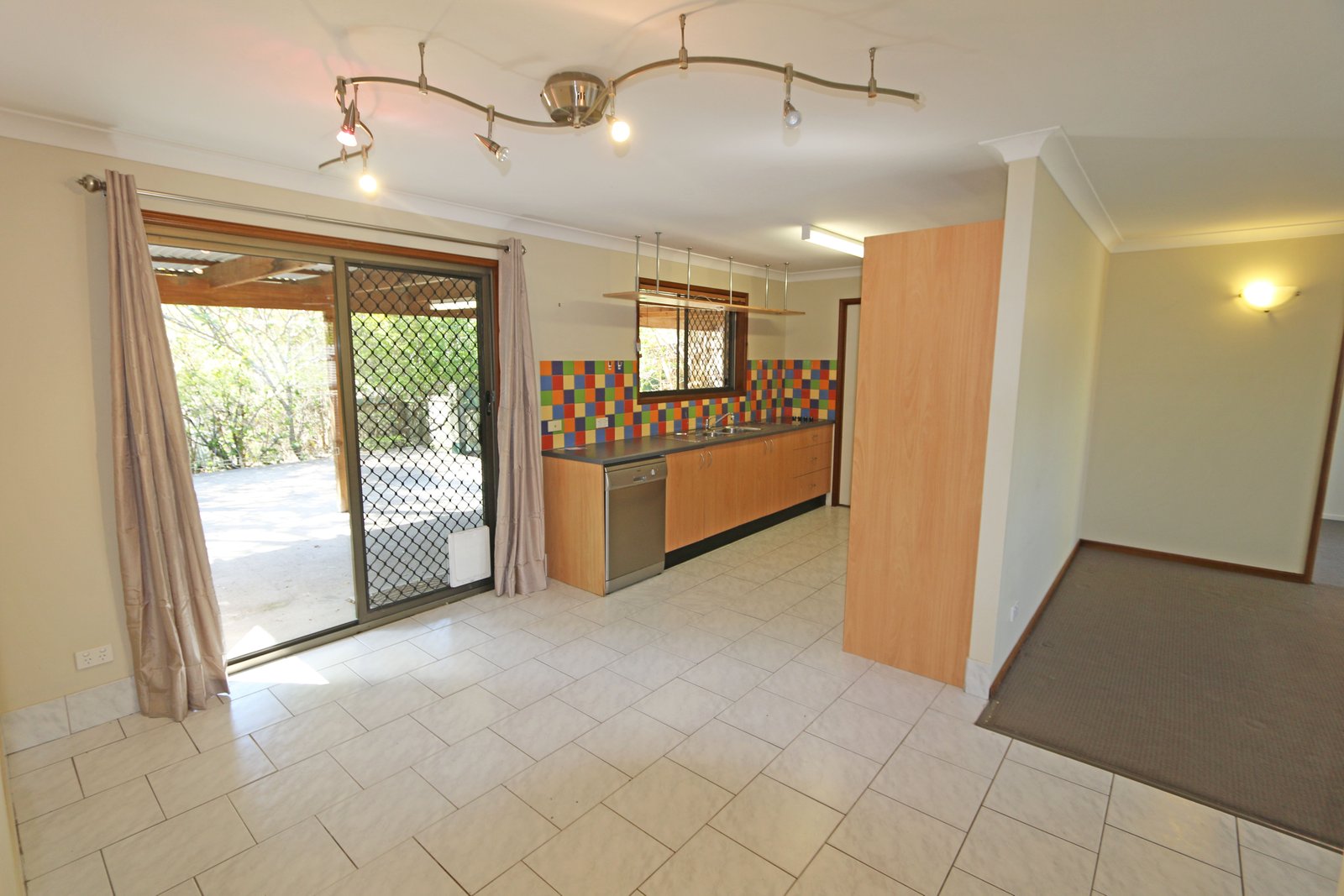24 McCowan Street ASHMORE 3