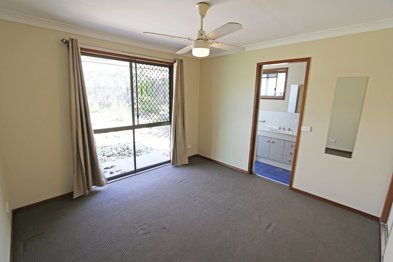 24 McCowan Street ASHMORE 5