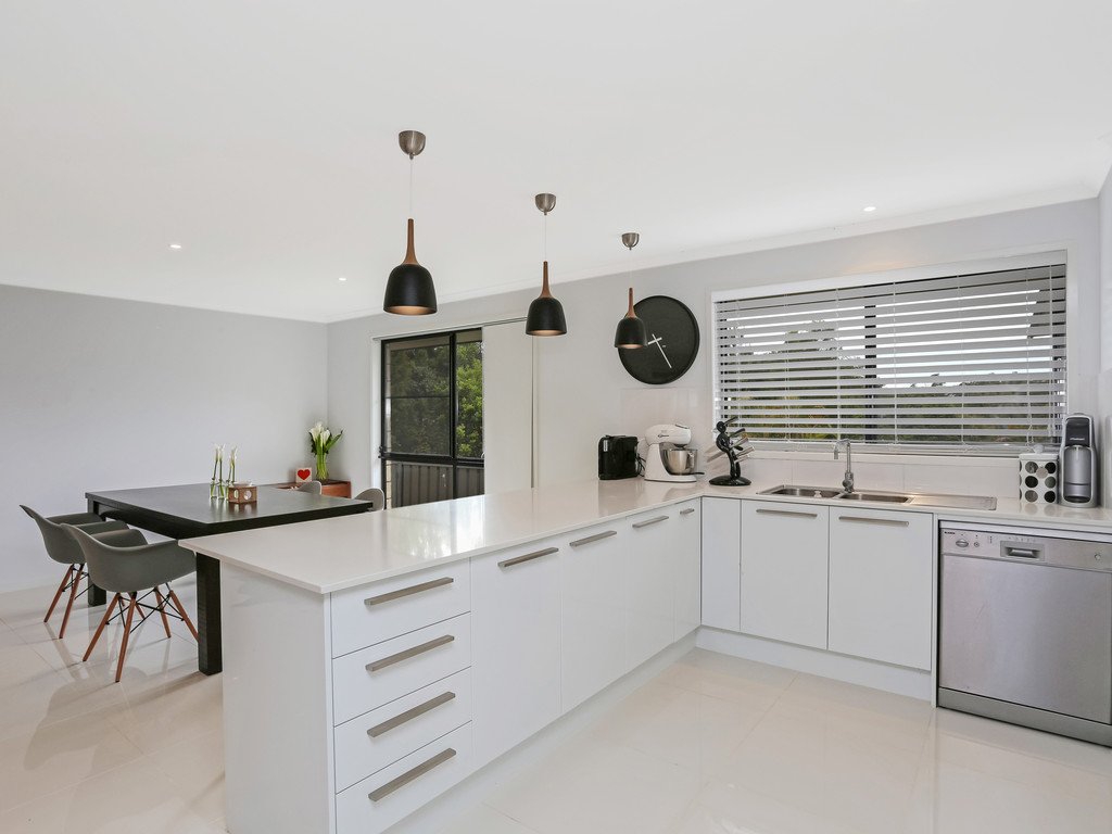 24 McEntyre Street COFFS HARBOUR 3