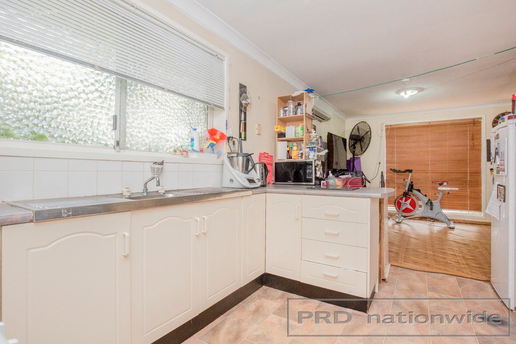24 McLeod Avenue METFORD 6