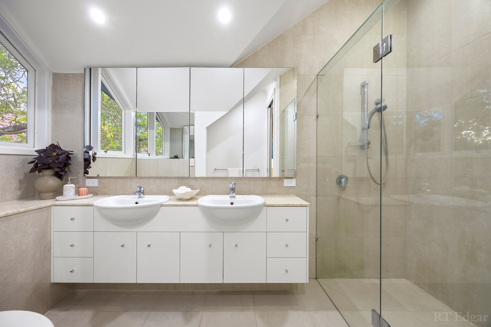 Real Estate and Property in 24 Merton Street, Ivanhoe, VIC