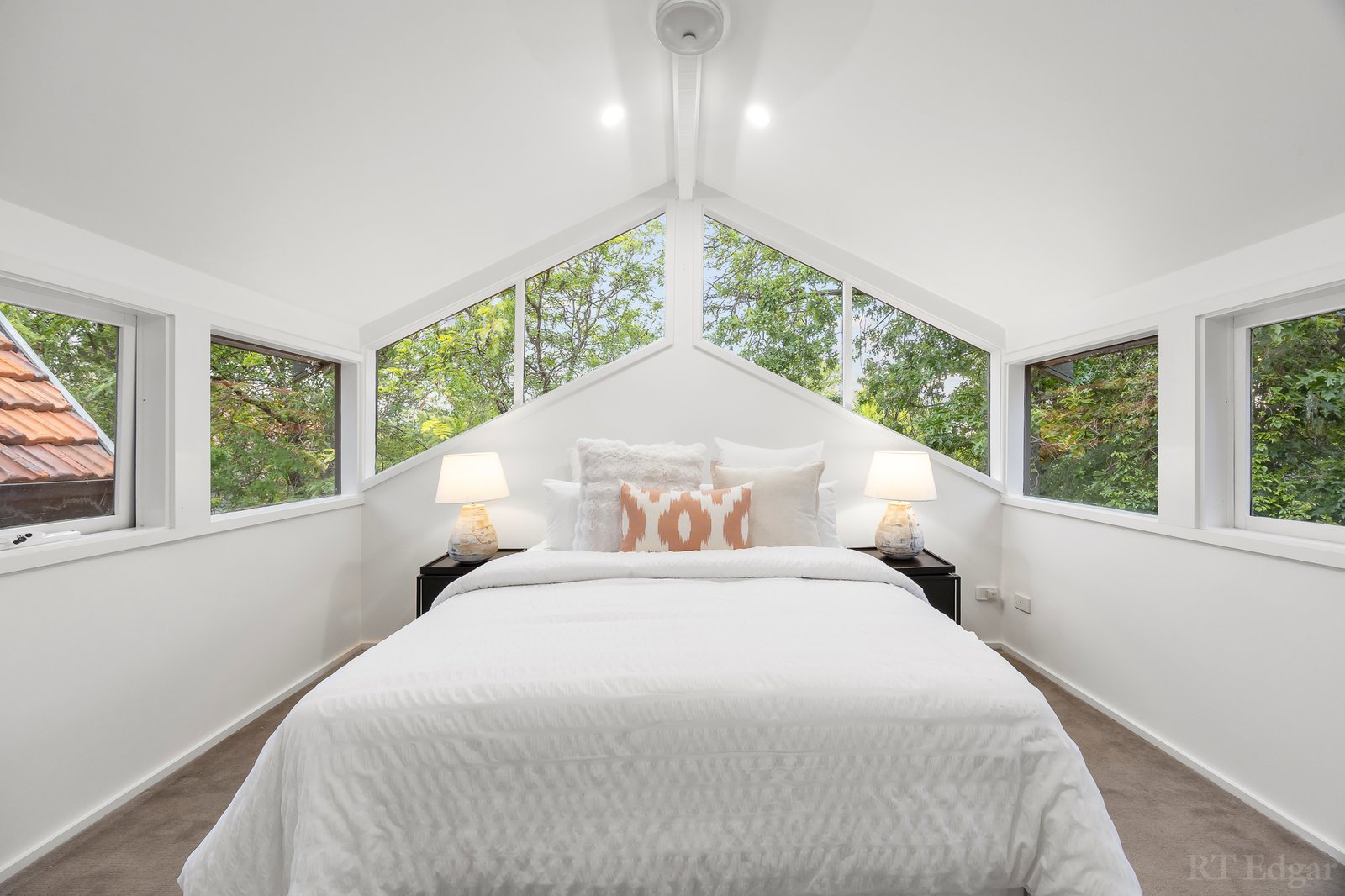 Real Estate and Property in 24 Merton Street, Ivanhoe, VIC