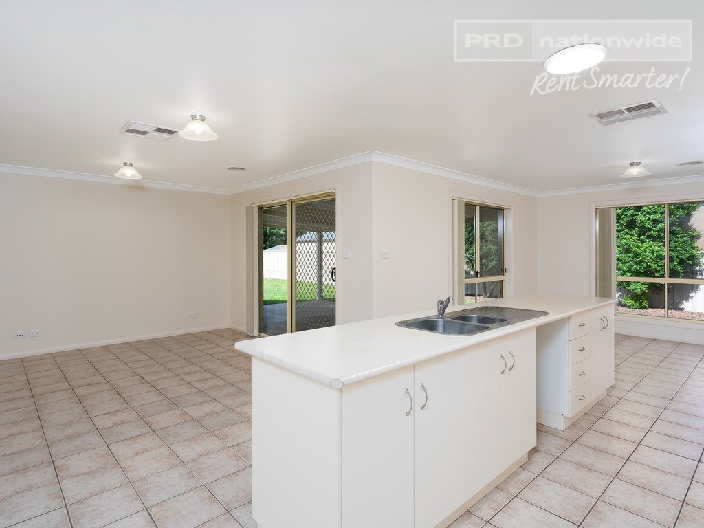 24 Mima Street GLENFIELD PARK 4