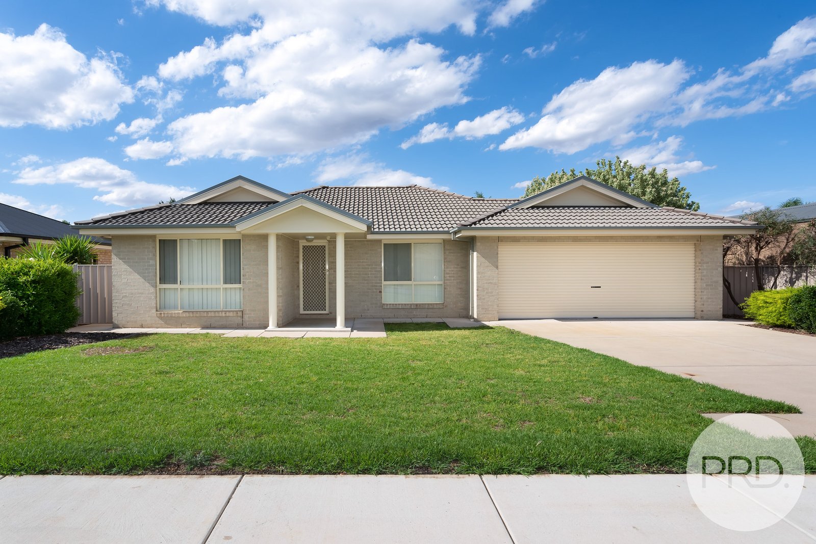 24 Mima Street GLENFIELD PARK 1