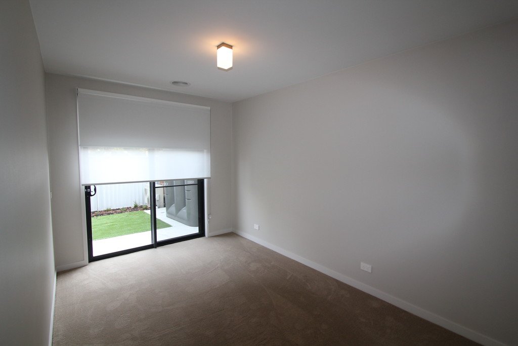 24 Monteith Place LAKE WENDOUREE 9