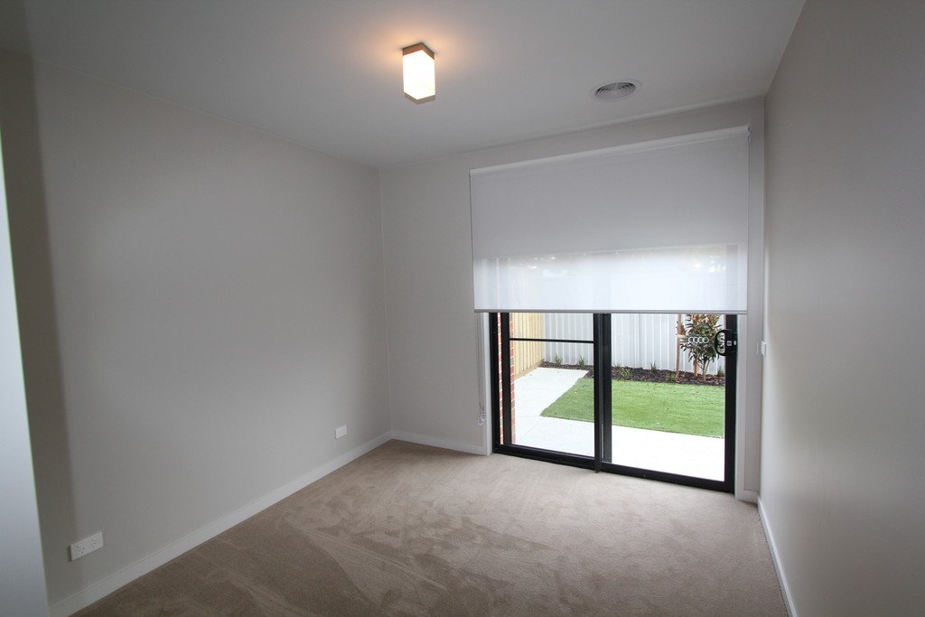 24 Monteith Place LAKE WENDOUREE 11