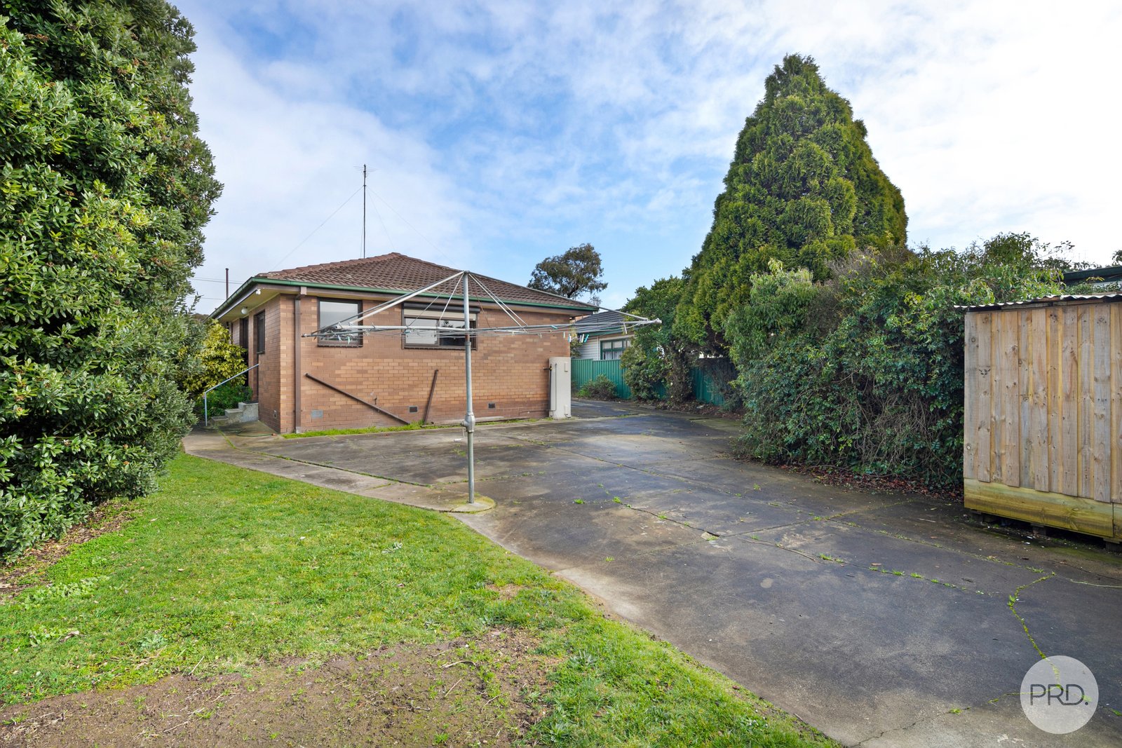 24 Montgomery Street WENDOUREE 9