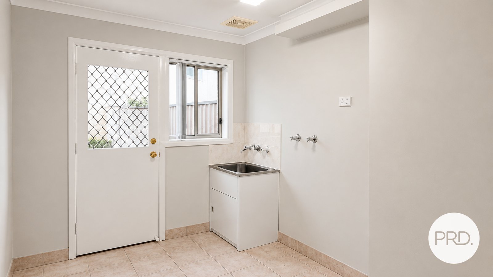 2/4 Myall Road CASULA 9