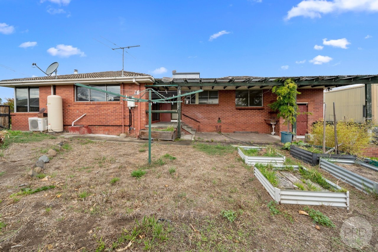 24 Nerang Street LAUDERDALE 30