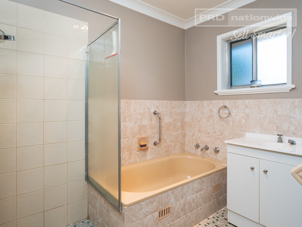 24 Nixon Crescent TOLLAND 9