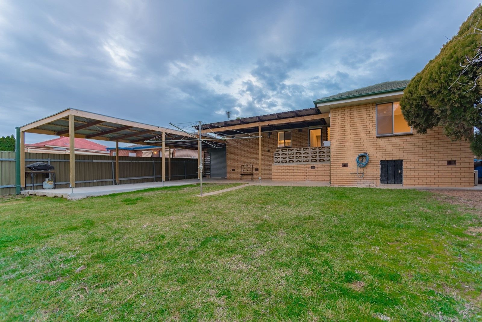 24 Nixon Crescent TOLLAND 12